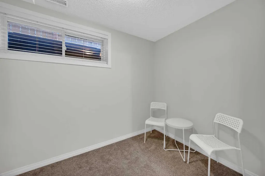 19 Bridleridge Green SW Calgary AB T2Y 0E4