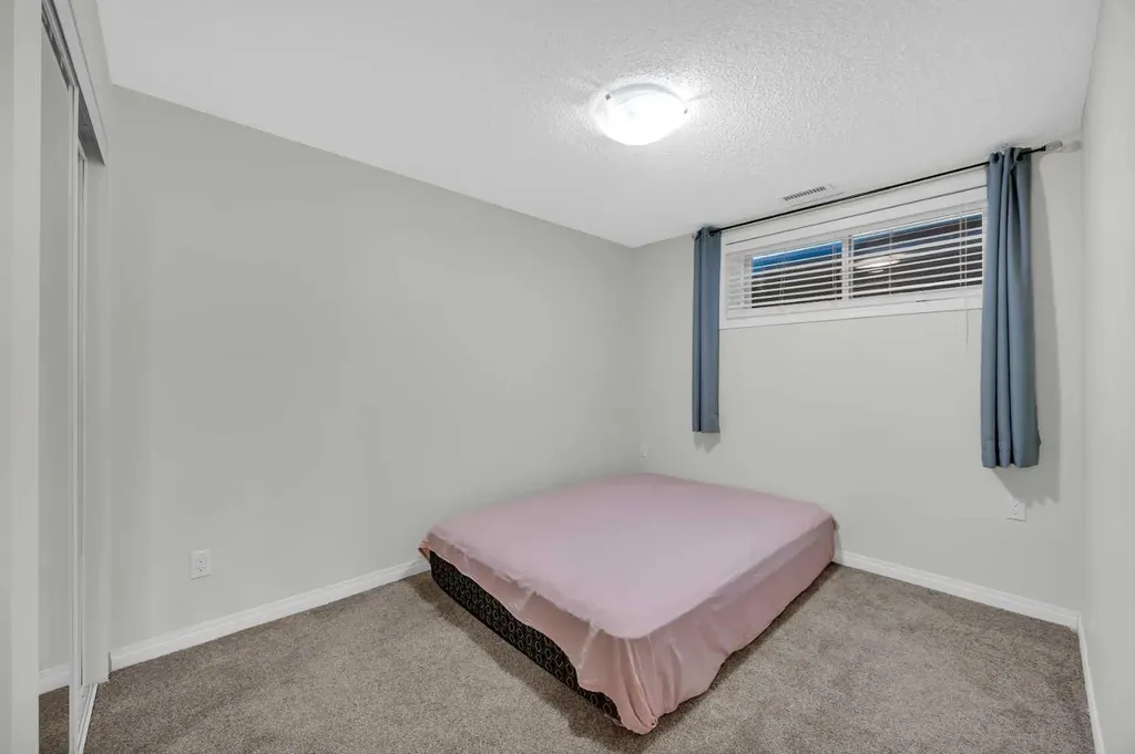 19 Bridleridge Green SW Calgary AB T2Y 0E4