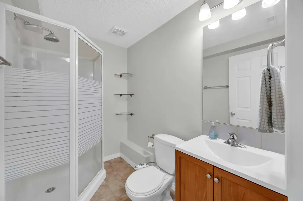 19 Bridleridge Green SW Calgary AB T2Y 0E4