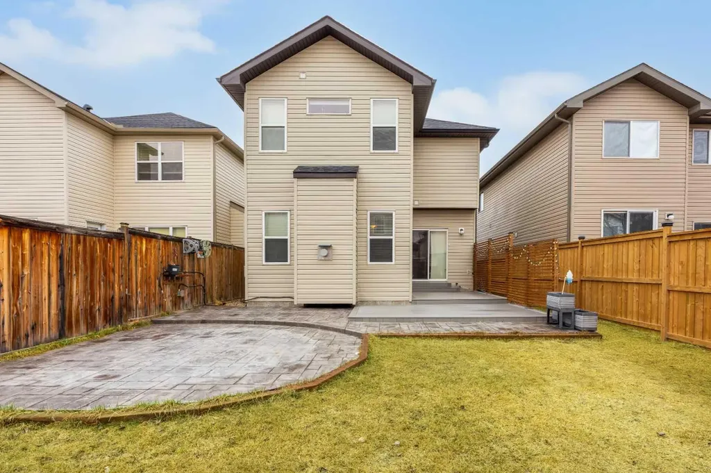 19 Bridleridge Green SW Calgary AB T2Y 0E4