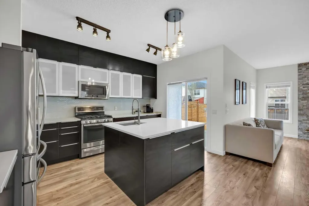 19 Bridleridge Green SW Calgary AB T2Y 0E4