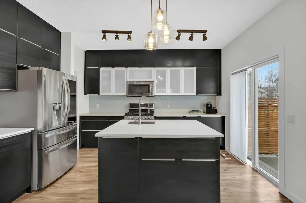 19 Bridleridge Green SW Calgary AB T2Y 0E4