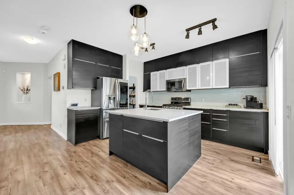 19 Bridleridge Green SW Calgary AB T2Y 0E4
