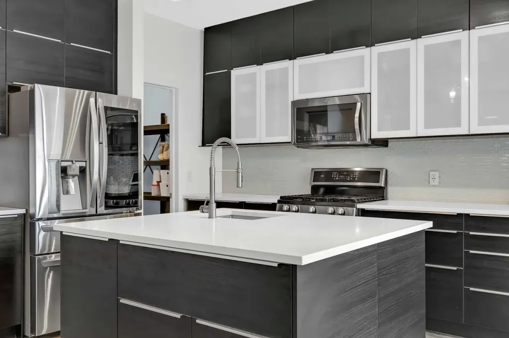 19 Bridleridge Green SW Calgary AB T2Y 0E4