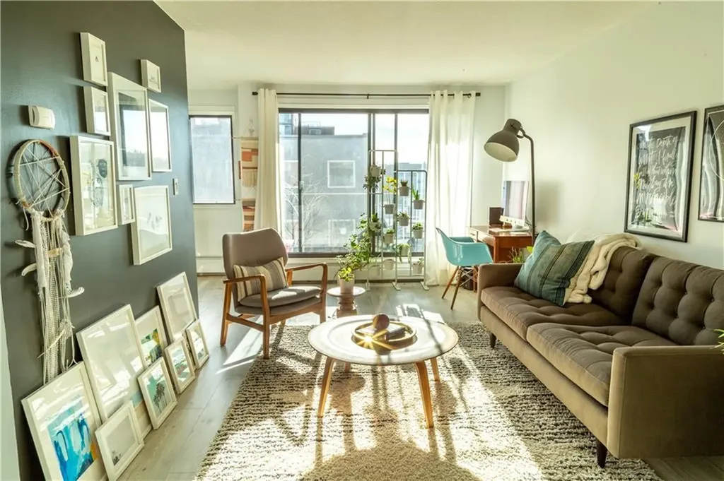 523 15 Avenue SW Calgary AB T2R 0R3