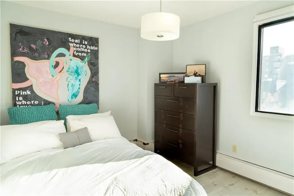 523 15 Avenue SW Calgary AB T2R 0R3