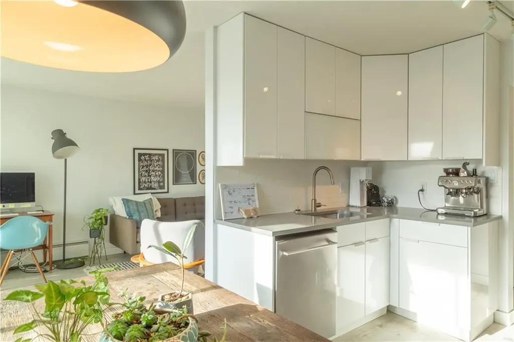 523 15 Avenue SW Calgary AB T2R 0R3