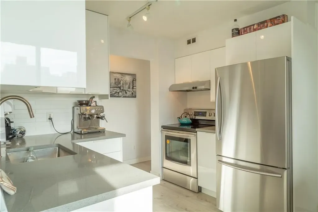 523 15 Avenue SW Calgary AB T2R 0R3