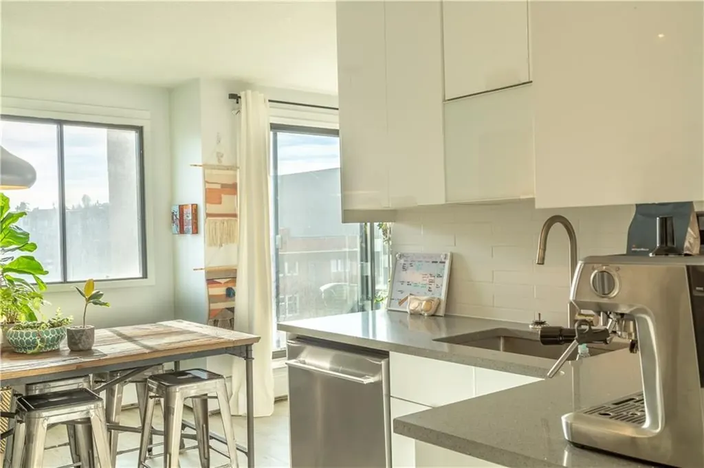 523 15 Avenue SW Calgary AB T2R 0R3