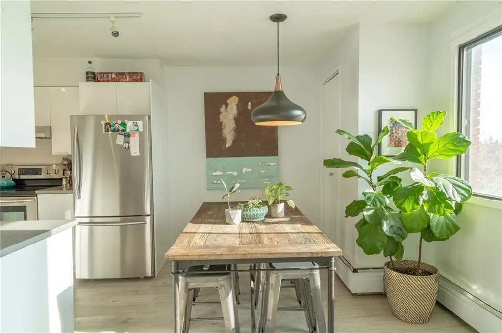 523 15 Avenue SW Calgary AB T2R 0R3