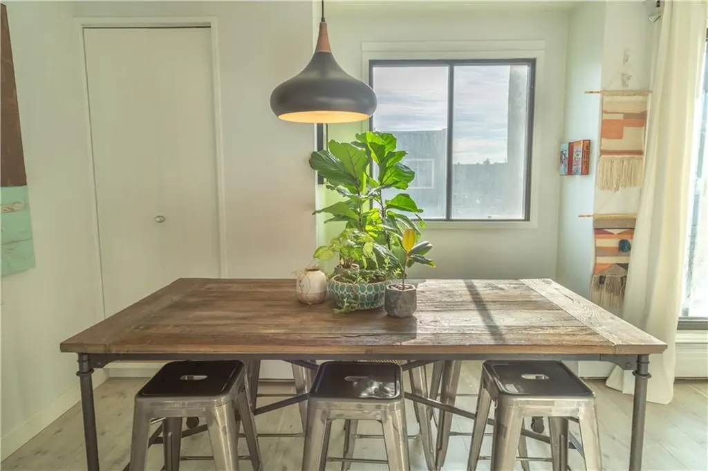 523 15 Avenue SW Calgary AB T2R 0R3