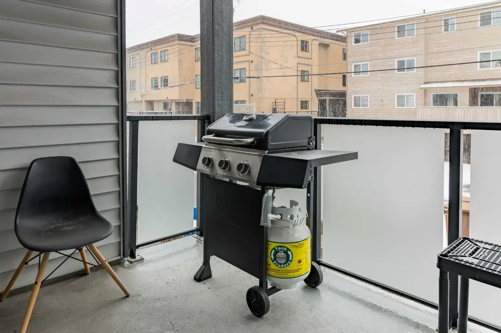 717 4a Street NE Calgary AB T2E 3W1
