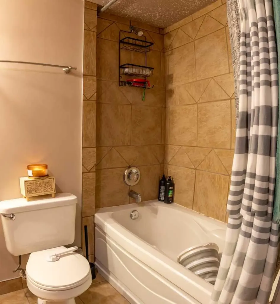 717 4a Street NE Calgary AB T2E 3W1