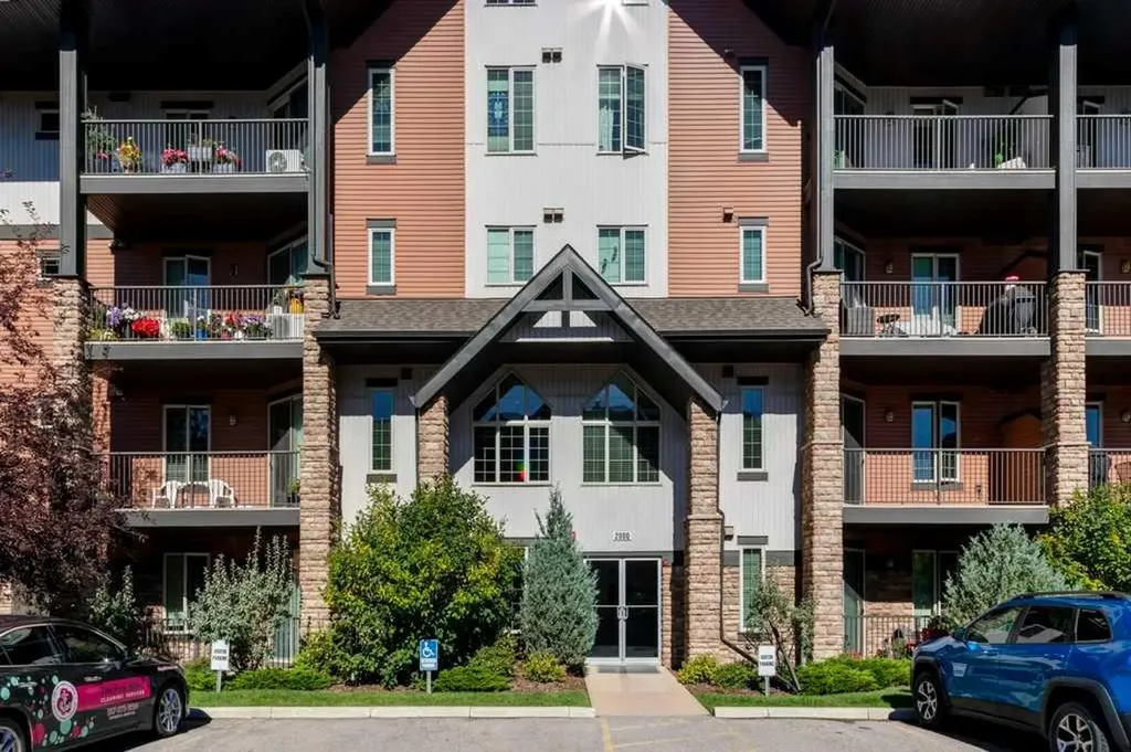 15 Sunset Square Cochrane AB T4C0E7