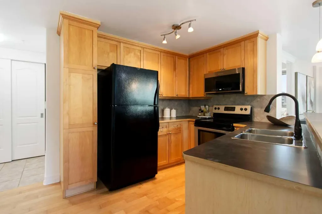 836 15 Avenue SW Calgary AB T2R 1S2