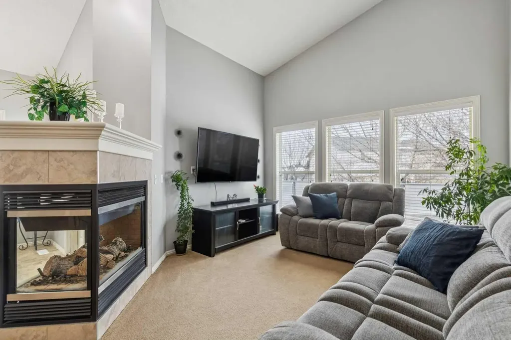 328 Cove Road Chestermere AB T1X 1L5