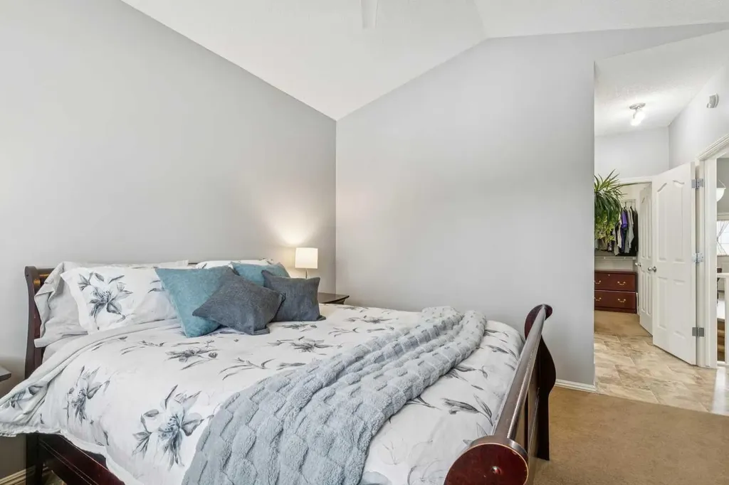 328 Cove Road Chestermere AB T1X 1L5