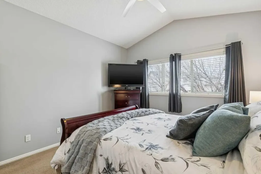328 Cove Road Chestermere AB T1X 1L5
