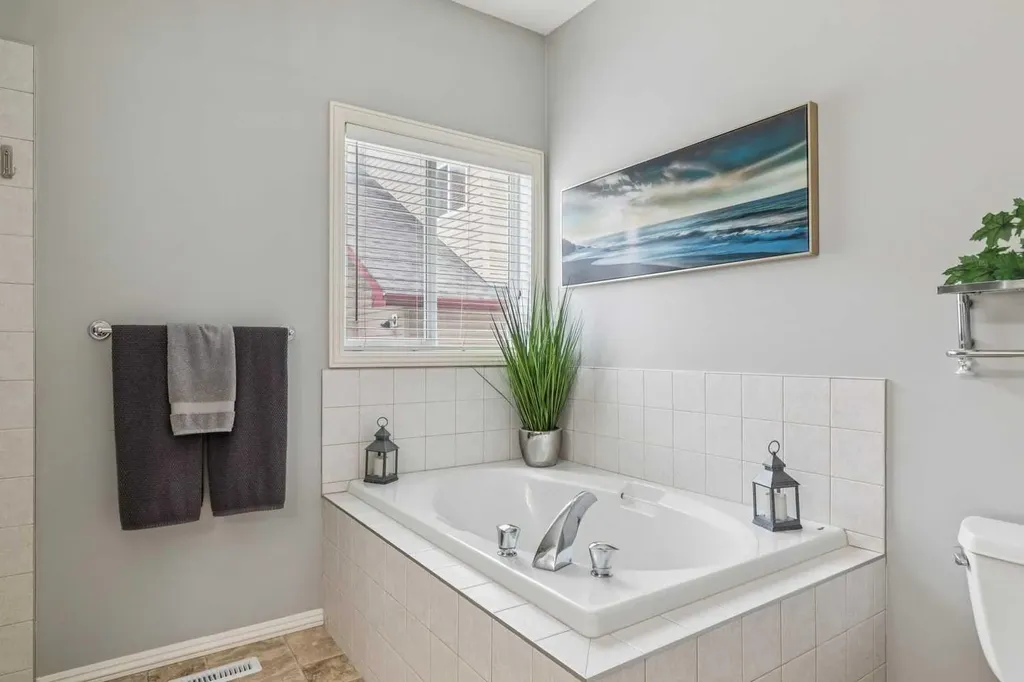 328 Cove Road Chestermere AB T1X 1L5