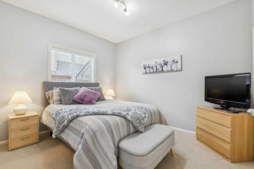 328 Cove Road Chestermere AB T1X 1L5