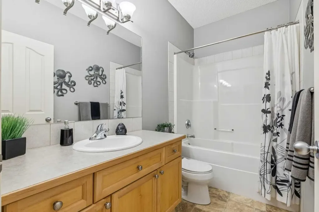 328 Cove Road Chestermere AB T1X 1L5