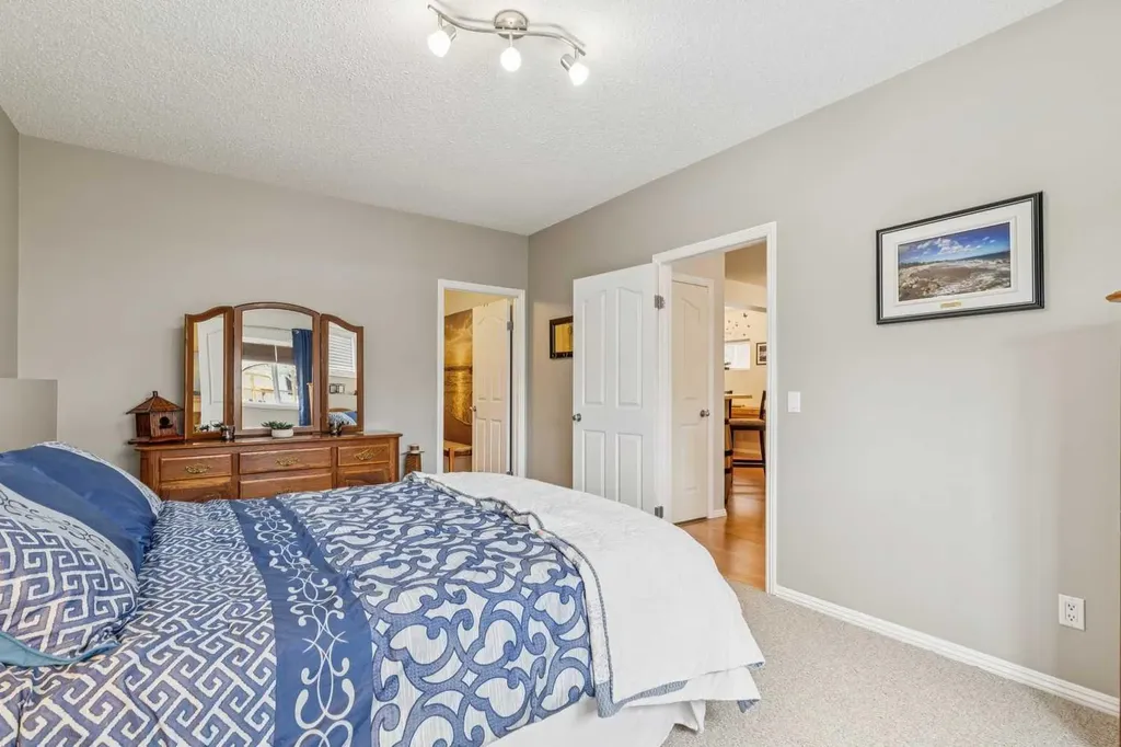 328 Cove Road Chestermere AB T1X 1L5