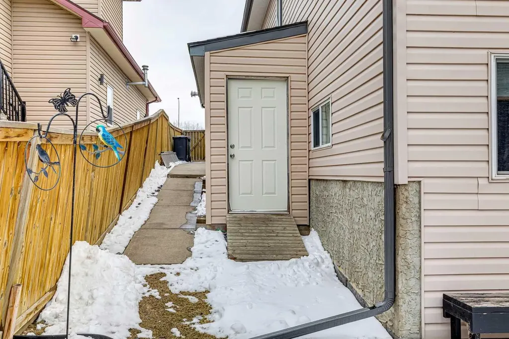 328 Cove Road Chestermere AB T1X 1L5