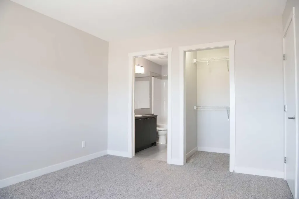 206 Redstone View NE Calgary AB T3N 0M9