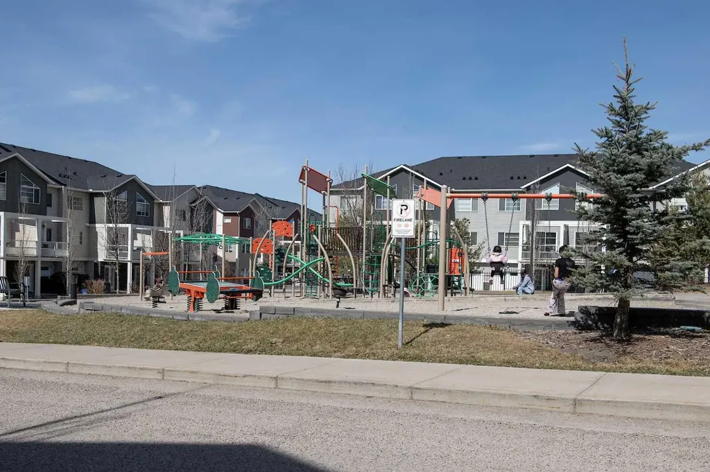 206 Redstone View NE Calgary AB T3N 0M9