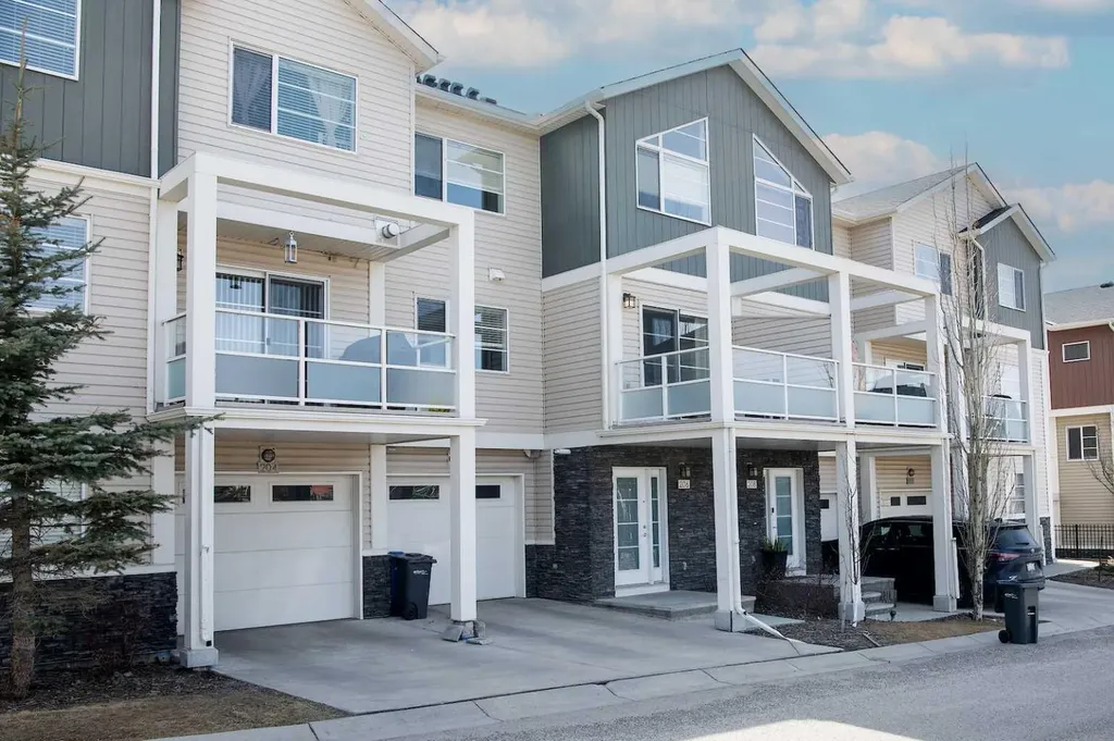 206 Redstone View NE Calgary AB T3N 0M9