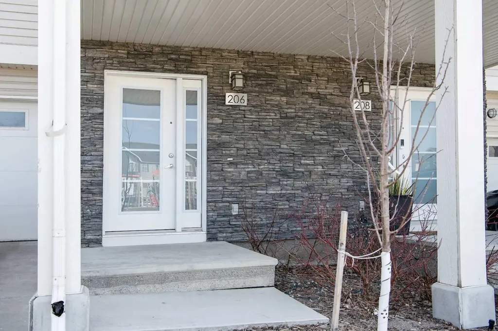 206 Redstone View NE Calgary AB T3N 0M9