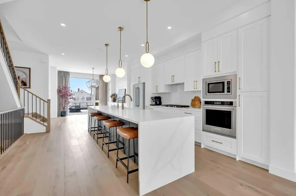 2625 29 Street SW Calgary AB T3E 2K6