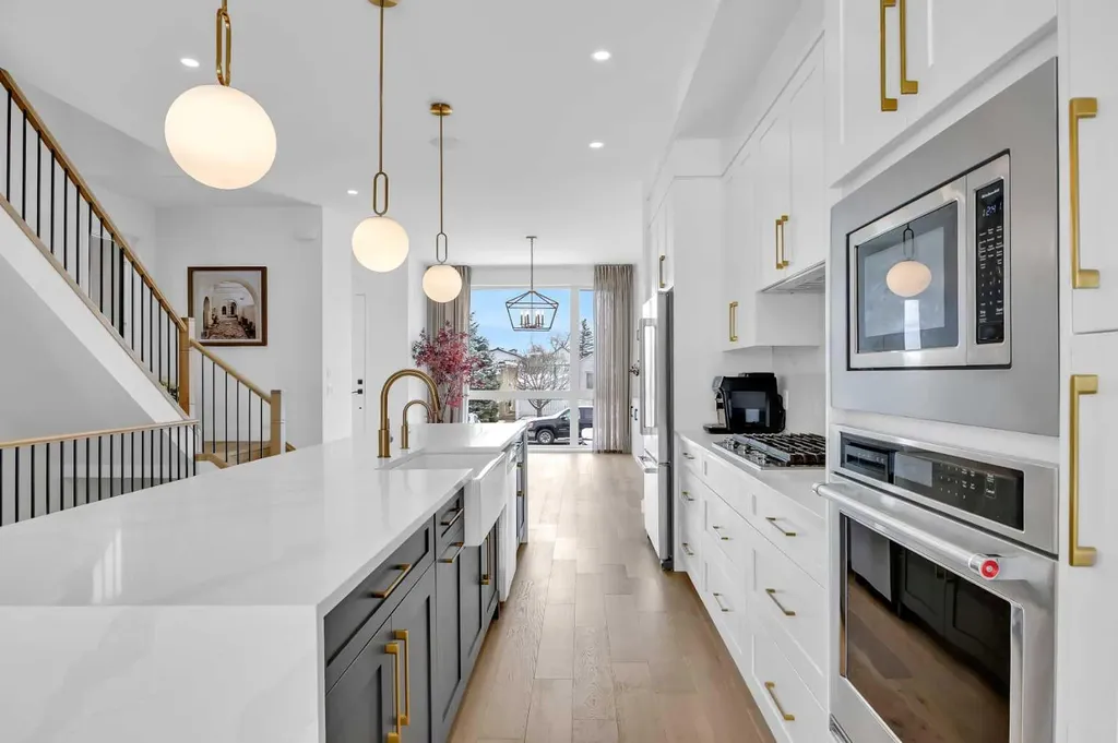 2625 29 Street SW Calgary AB T3E 2K6