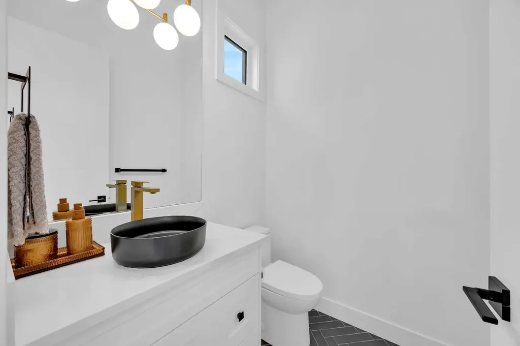 2625 29 Street SW Calgary AB T3E 2K6