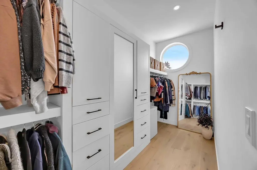 2625 29 Street SW Calgary AB T3E 2K6