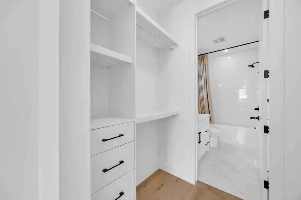 2625 29 Street SW Calgary AB T3E 2K6