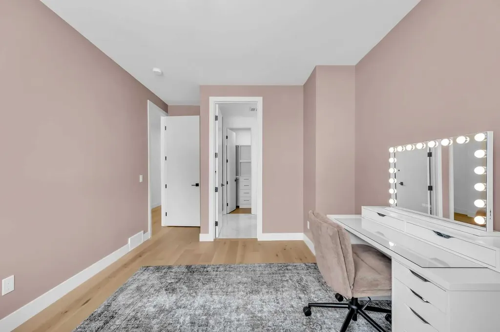 2625 29 Street SW Calgary AB T3E 2K6
