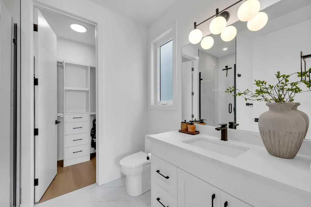 2625 29 Street SW Calgary AB T3E 2K6