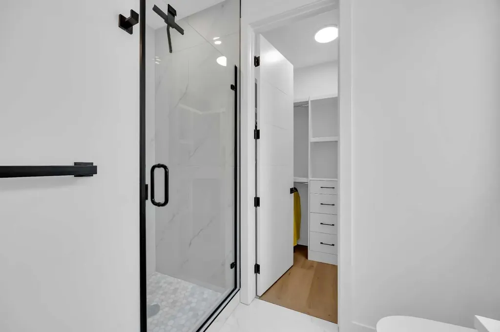 2625 29 Street SW Calgary AB T3E 2K6