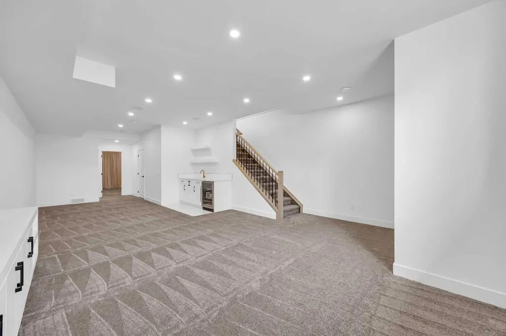 2625 29 Street SW Calgary AB T3E 2K6