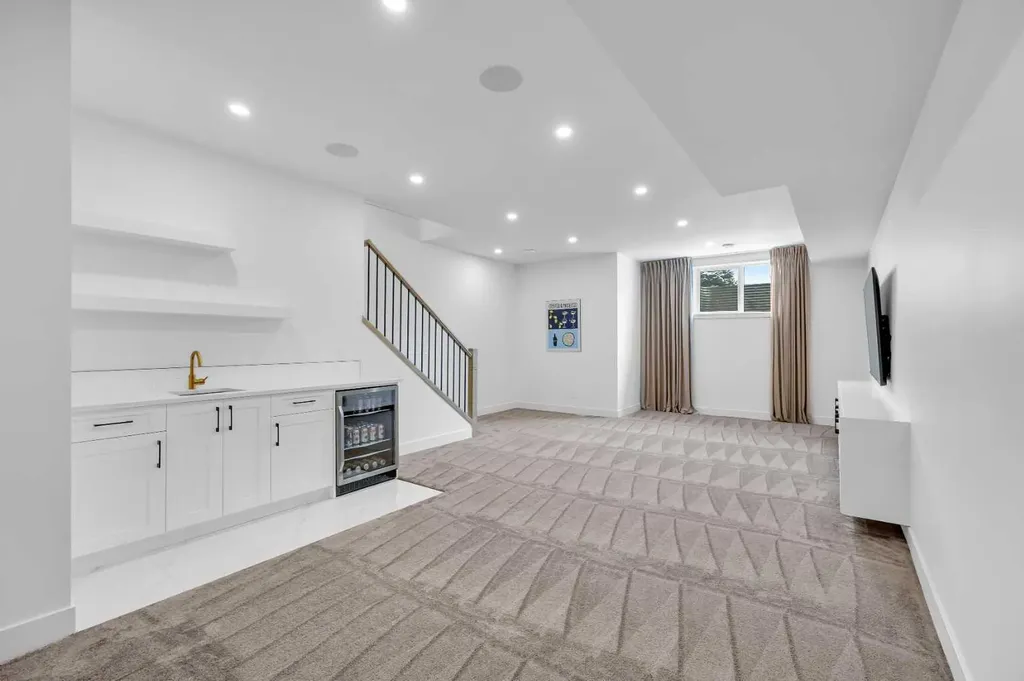 2625 29 Street SW Calgary AB T3E 2K6