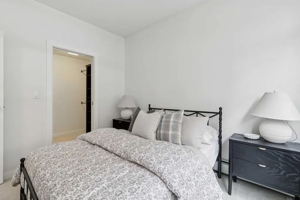 721 4 Street NE Calgary AB T2E 3S7