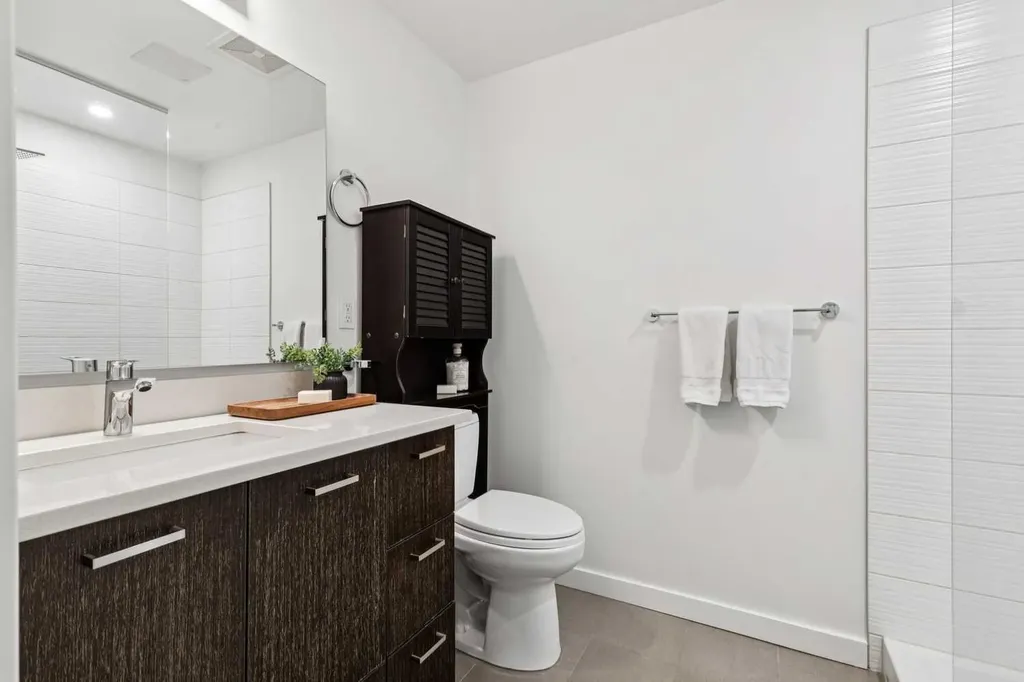 721 4 Street NE Calgary AB T2E 3S7
