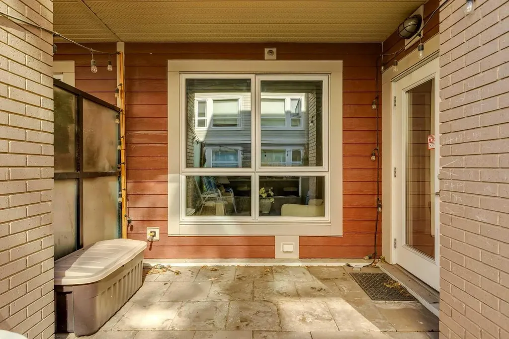 721 4 Street NE Calgary AB T2E 3S7