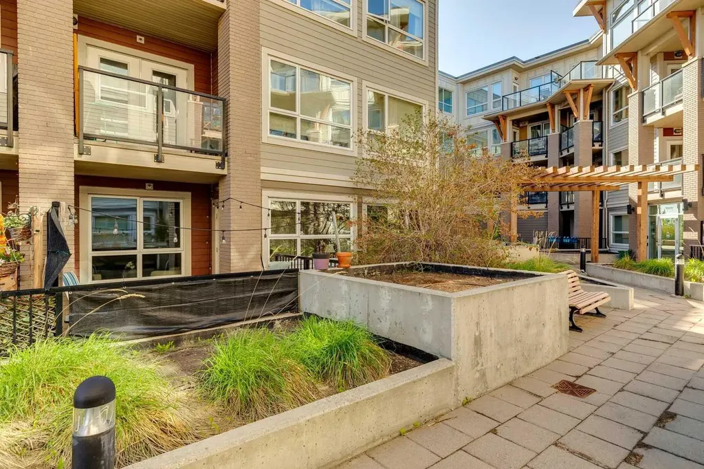 721 4 Street NE Calgary AB T2E 3S7