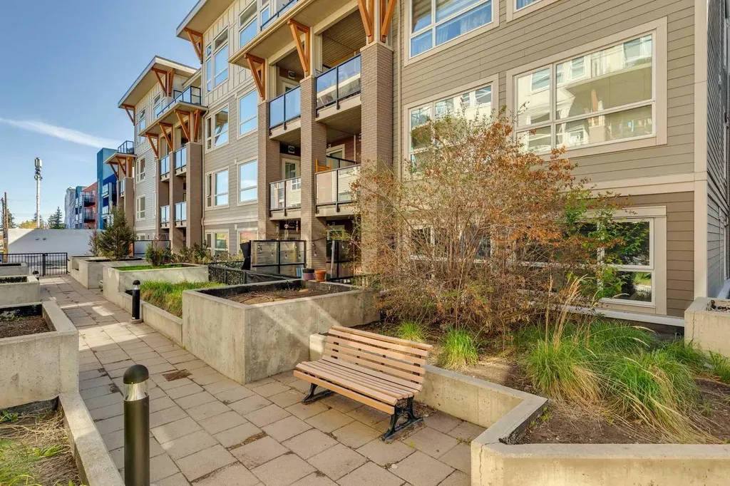 721 4 Street NE Calgary AB T2E 3S7