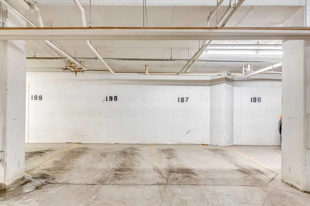 721 4 Street NE Calgary AB T2E 3S7