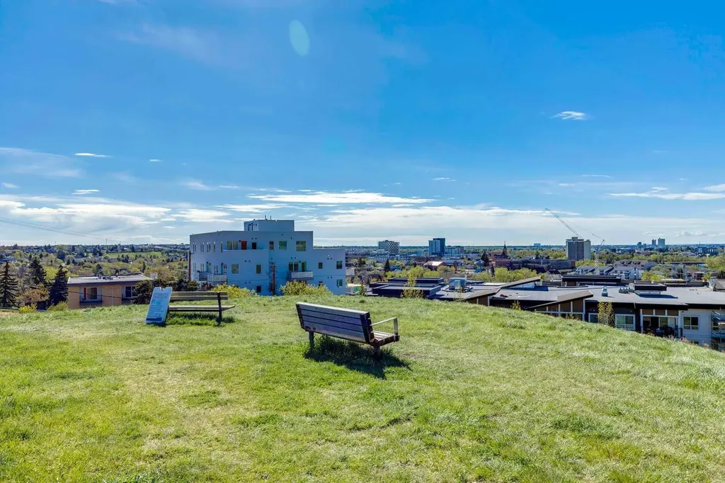 721 4 Street NE Calgary AB T2E 3S7