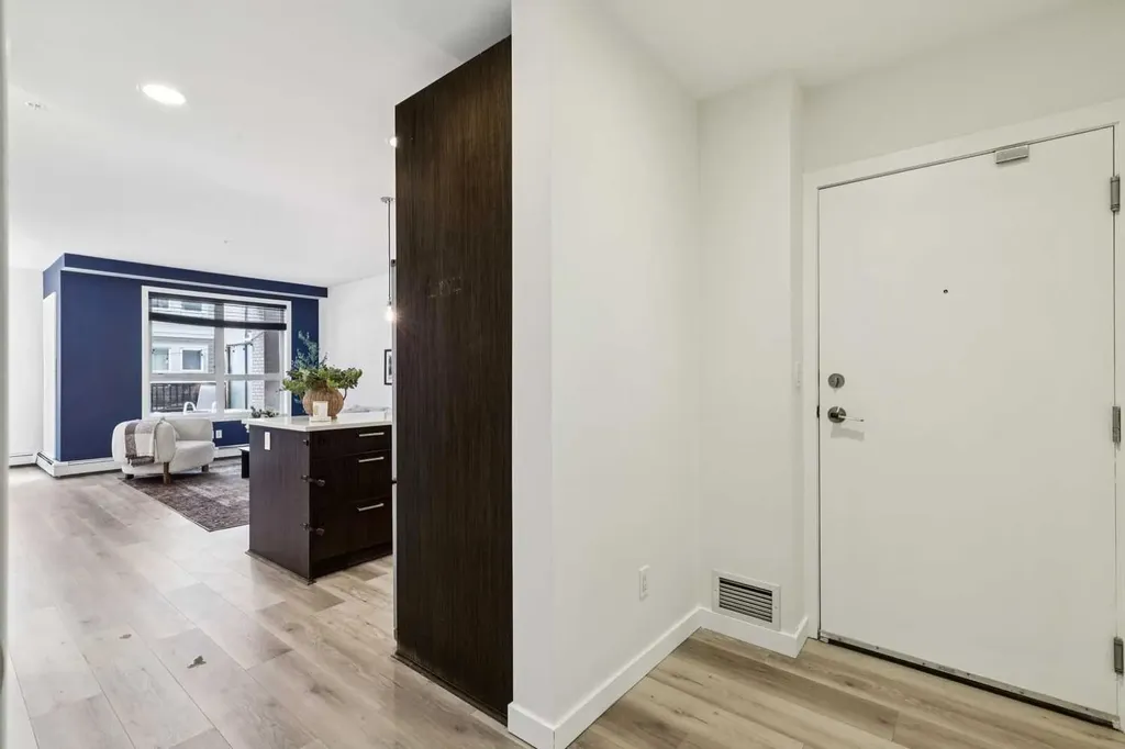 721 4 Street NE Calgary AB T2E 3S7