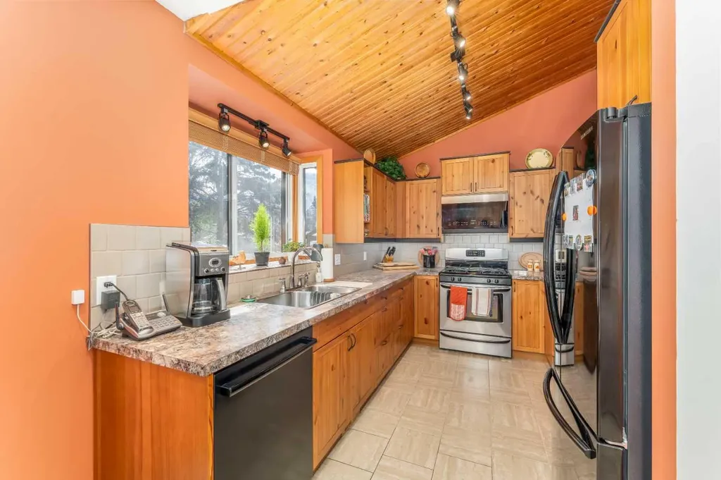 803 800 Larch Place Canmore AB T1W 1S4